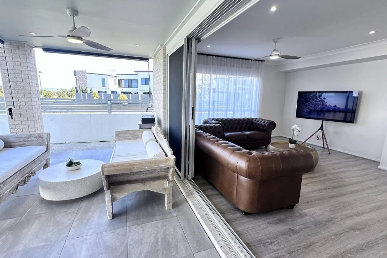 Lotus Grand Home In Mango Hill Sleeps 8 North Lakes Holiday home