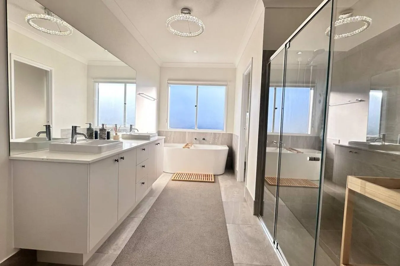 Lotus Grand Home In Mango Hill Sleeps 8 North Lakes Australia