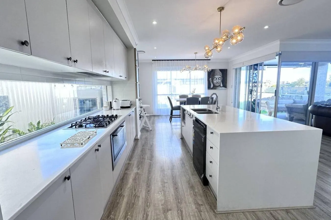 Holiday home Lotus Grand Home In Mango Hill Sleeps 8 North Lakes